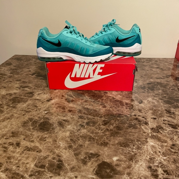 SHOES - Picture 5 of 16